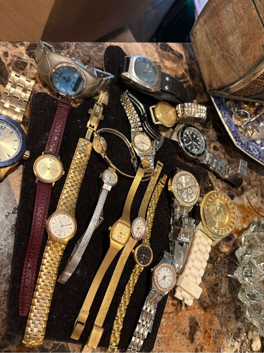 Vintage collection of watches kindly ask before you buy, all need only batteries
